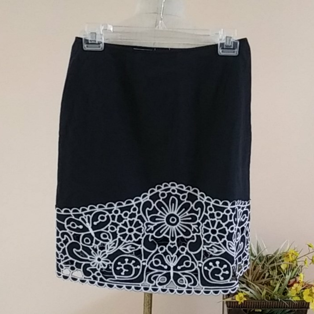 Carlisle Skirt. - Picture 1 of 4